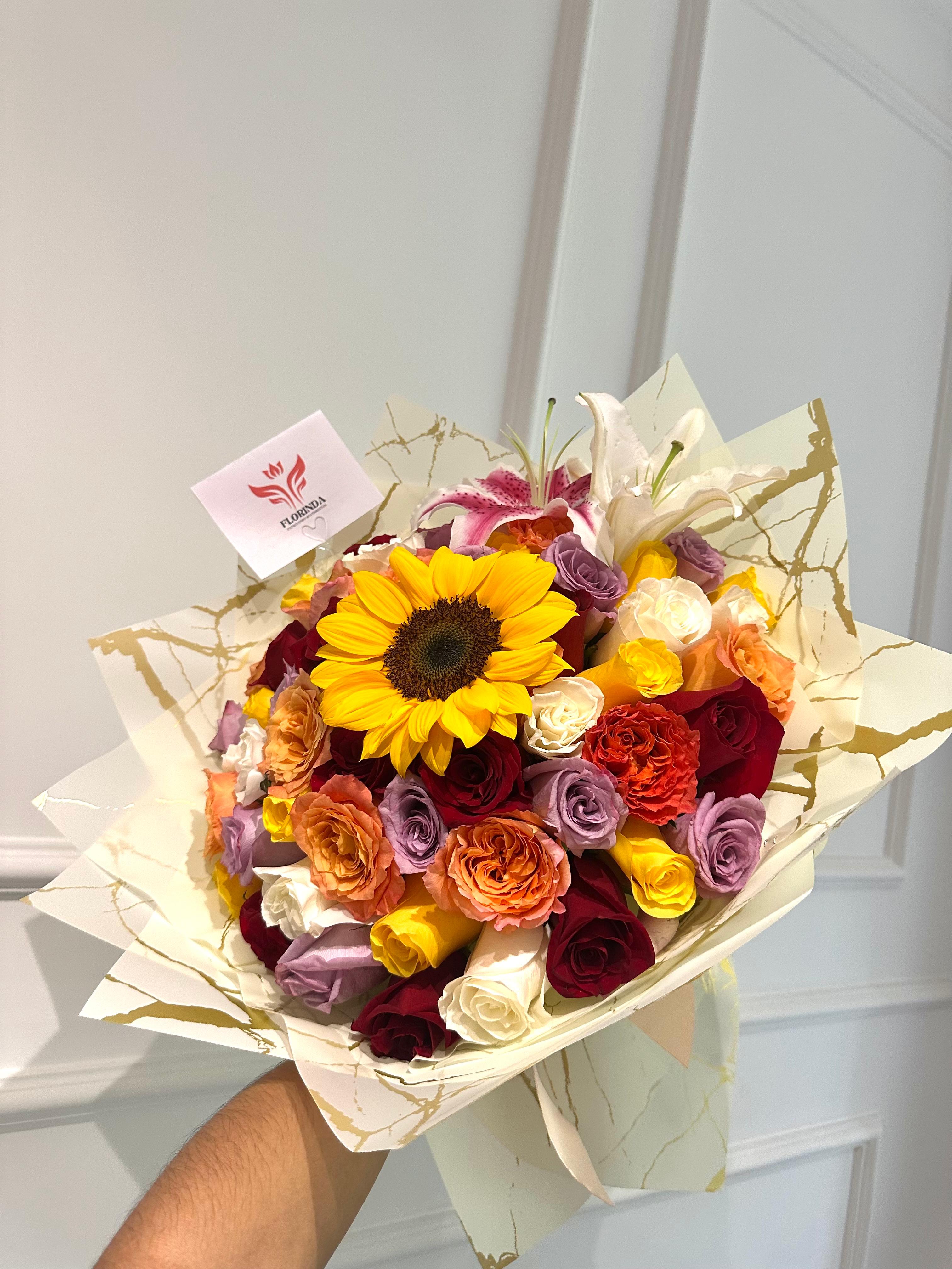 Ramo de Rosas y Girasol Central