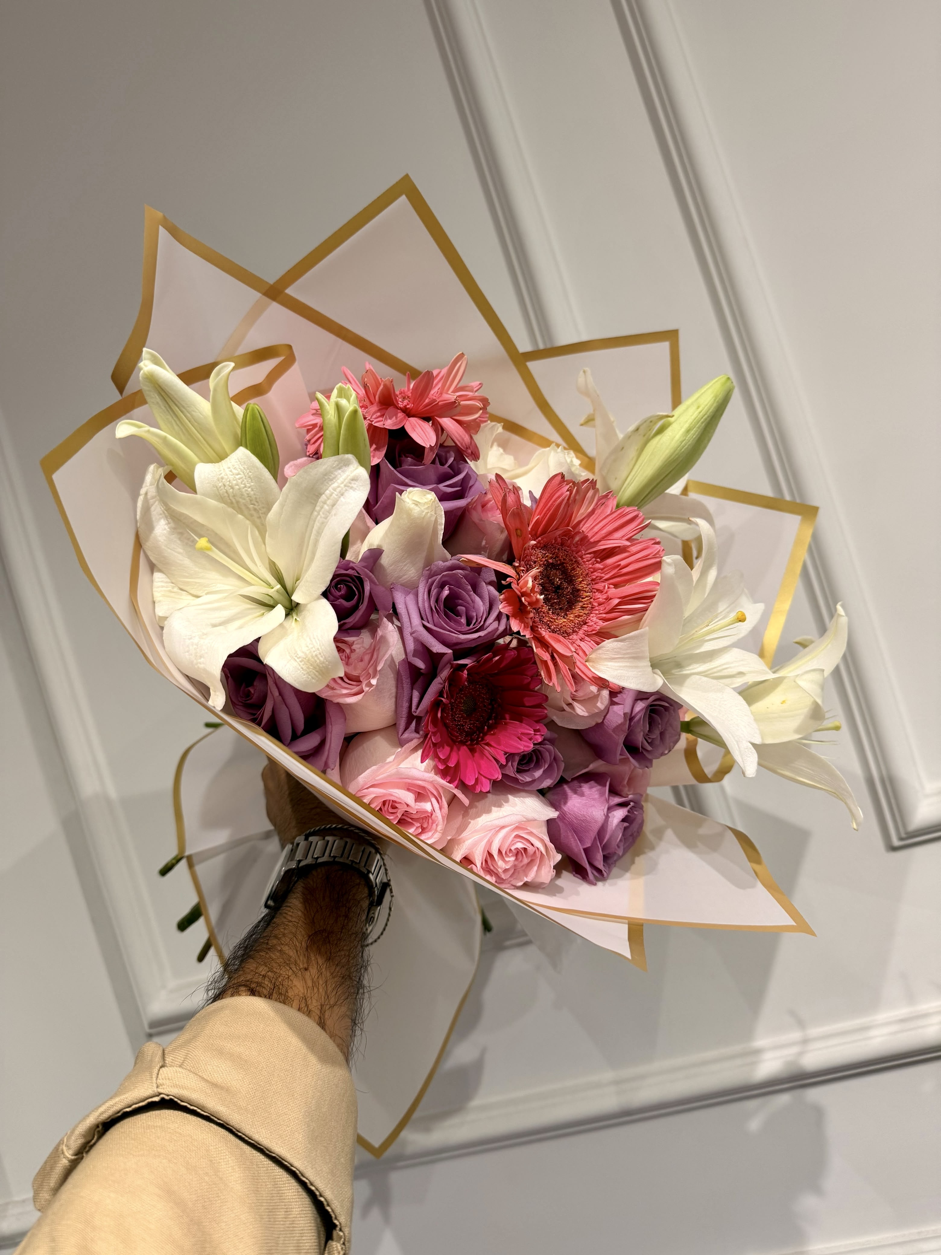 Ramo Encanto Real (lirios, gerberas, rosas)